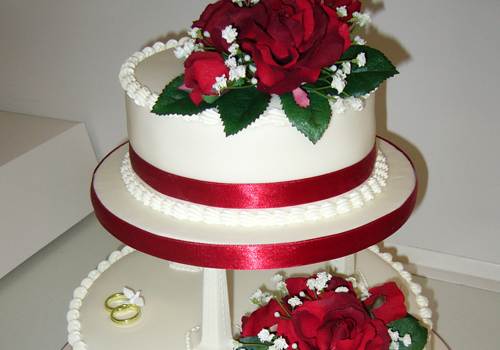 A traditional 3-tier Wedding Cake with red roses